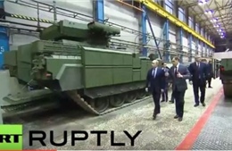 Ông Putin kiểm tra xe bọc thép phát triển từ tăng Armata